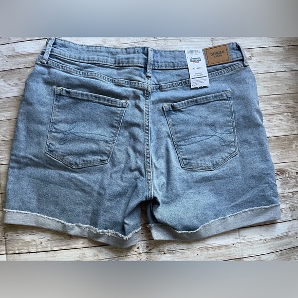 🆕 Denizen by Levi’s Women’s Mid Length Denim Jeans Shorts 31W 12 Large - Picture 9 of 16